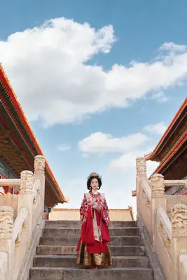穿上这身红，更盼着婚礼那天