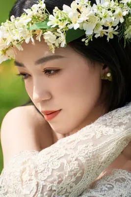 花冠映着光，正是喜欢的模样