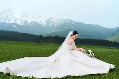 不急着走，再坐一会儿看看山
